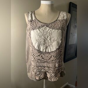 Lim’s vintage boho hand crochet lace sleeveless top. Size Medium.